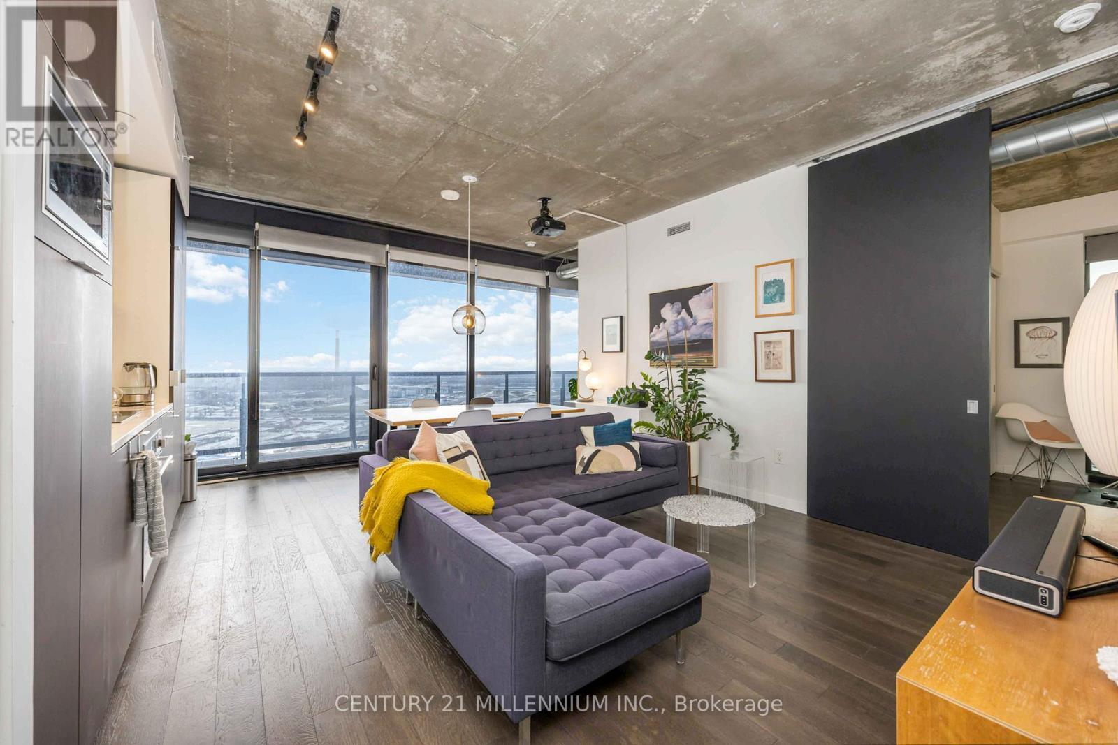 2409 - 170 Bayview Avenue, Toronto, ON - Indoor Photo Showing Living Room