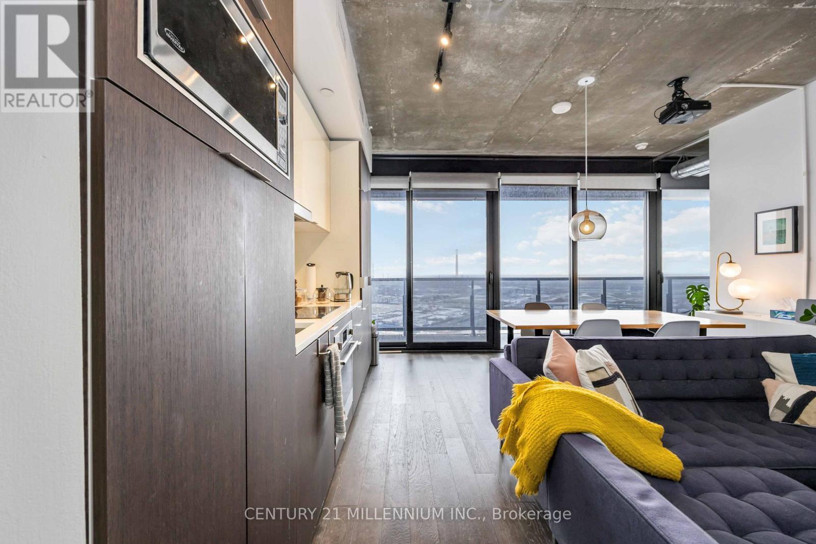 2409 - 170 Bayview Avenue, Toronto, ON - Indoor