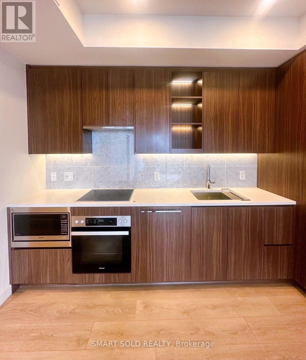 706 - 85 Mcmahon Drive, Toronto, ON - Indoor Photo Showing Kitchen