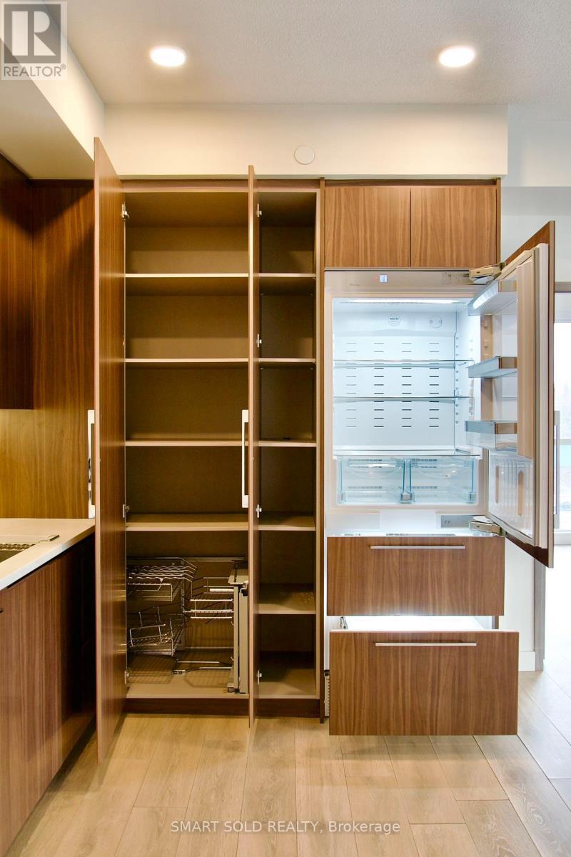 706 - 85 Mcmahon Drive, Toronto, ON - Indoor With Storage