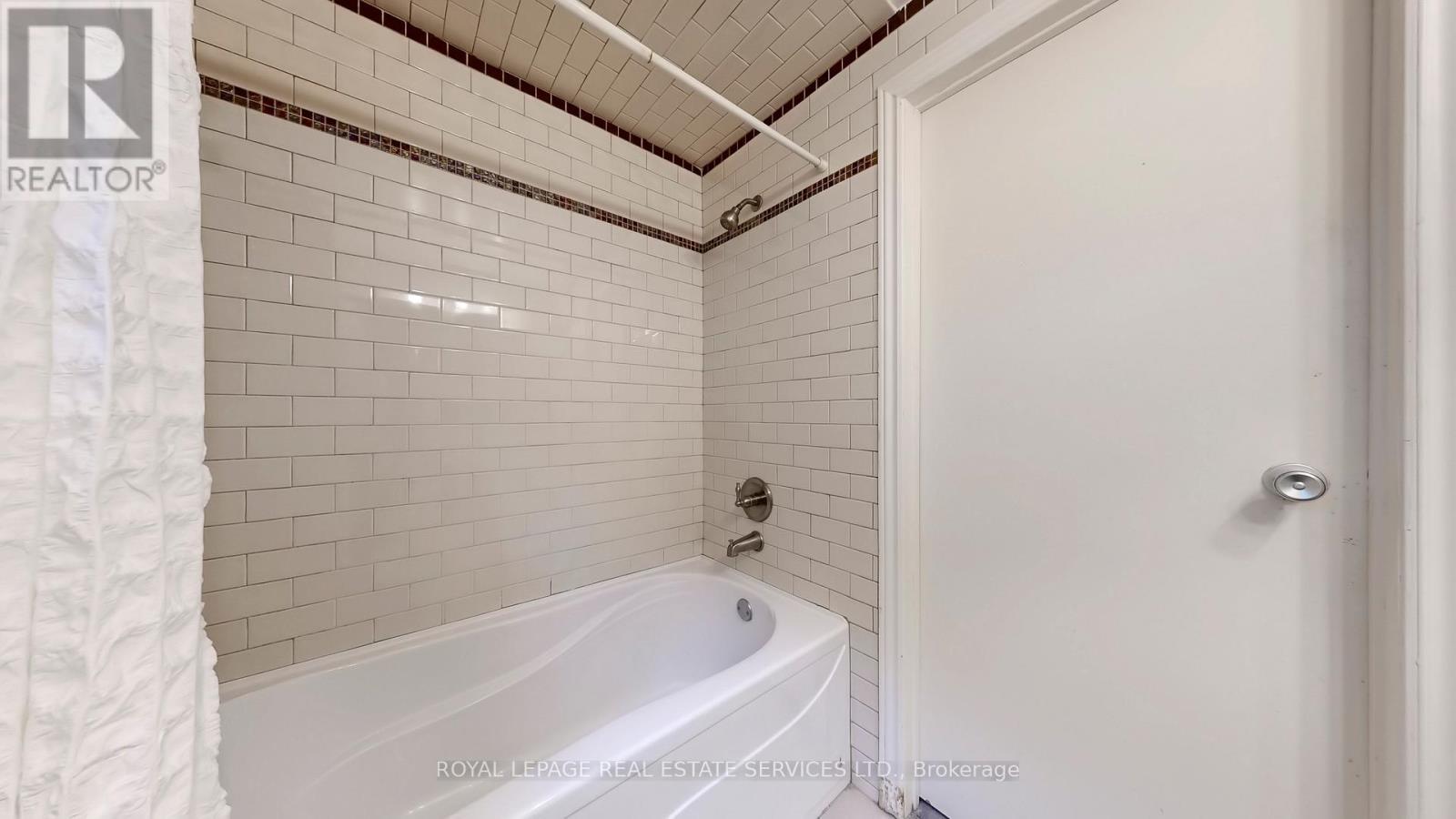 33 - 9 Plum Tree Way, Toronto, ON - Indoor Photo Showing Bathroom