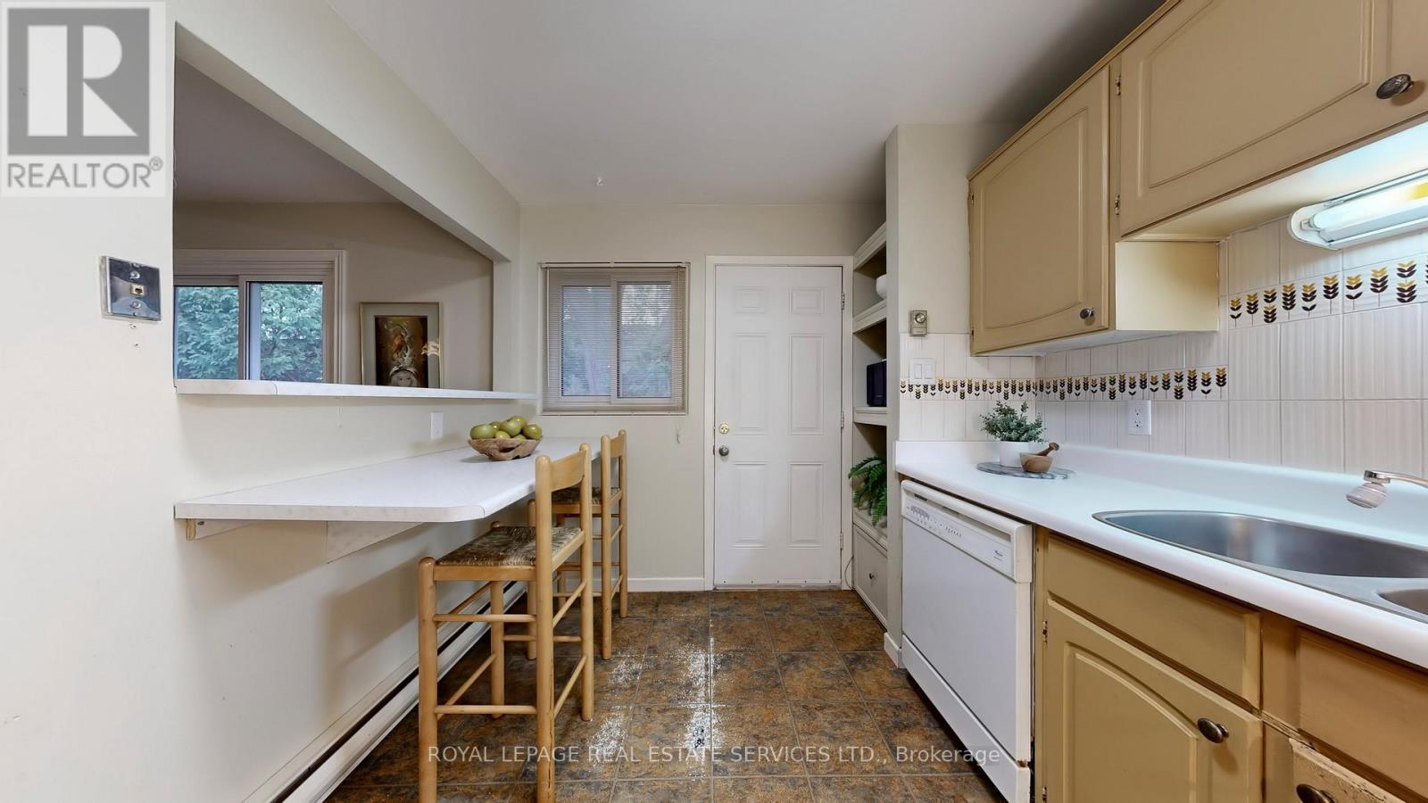 33 - 9 Plum Tree Way, Toronto, ON - Indoor Photo Showing Kitchen