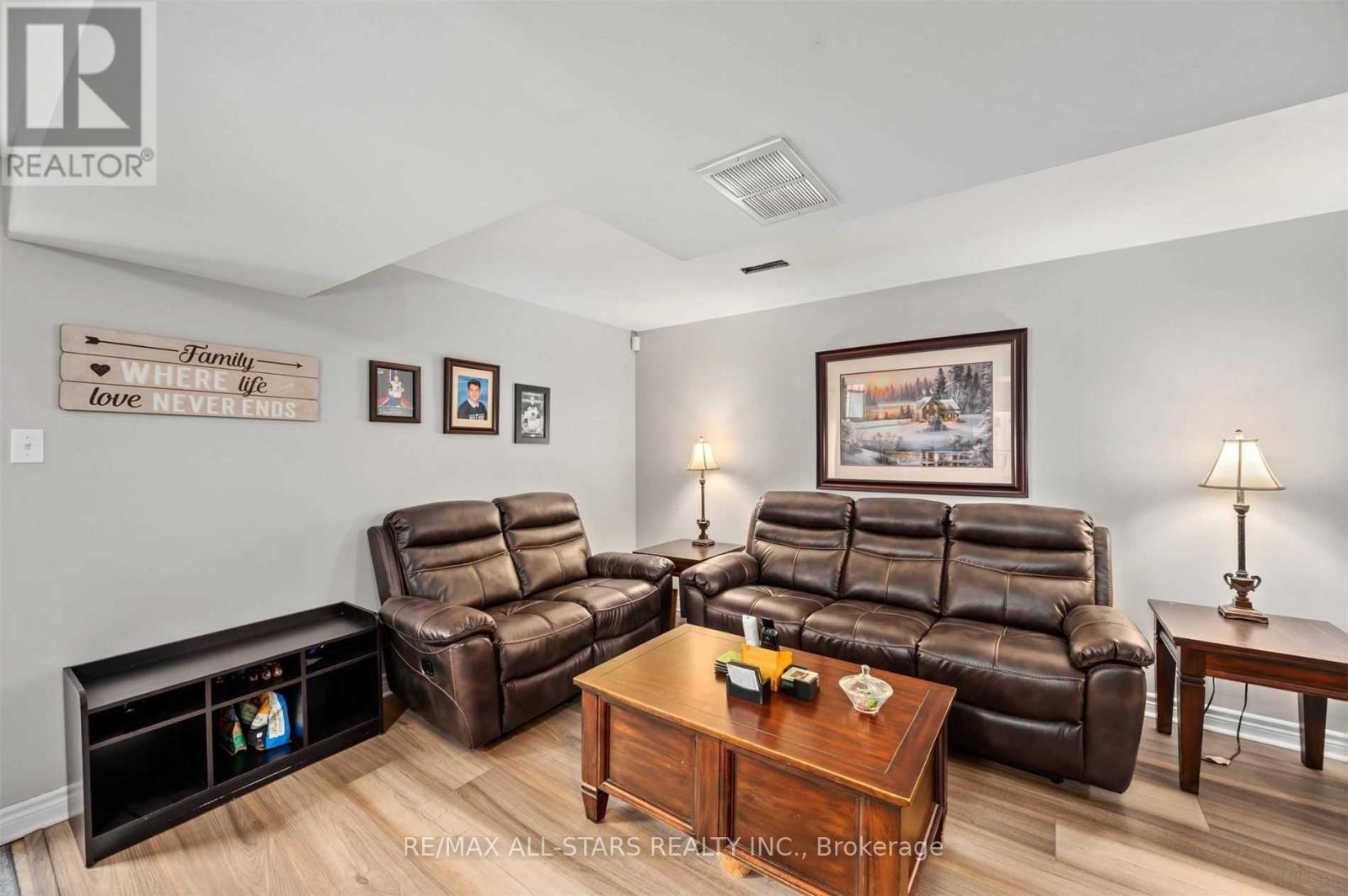 Bsmt - 4 Alice Avenue, Georgina, ON - Indoor Photo Showing Living Room