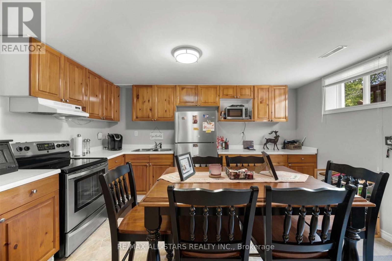 Bsmt - 4 Alice Avenue, Georgina, ON - Indoor Photo Showing Kitchen With Double Sink