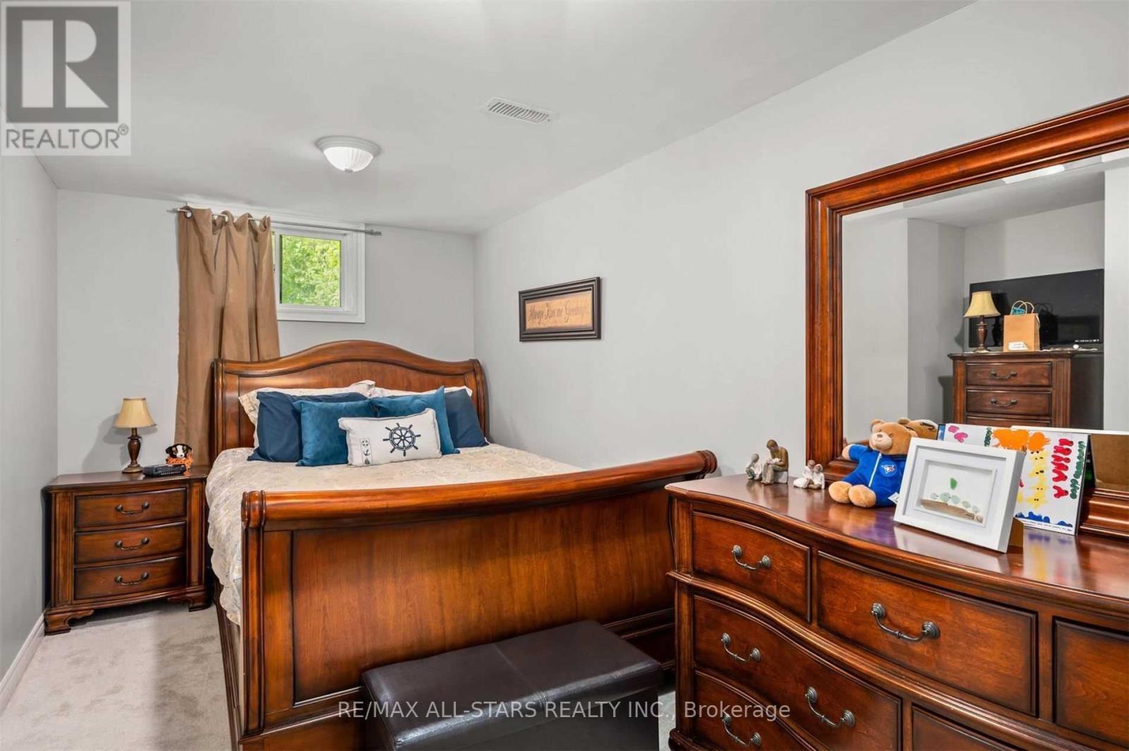 Bsmt - 4 Alice Avenue, Georgina, ON - Indoor Photo Showing Bedroom