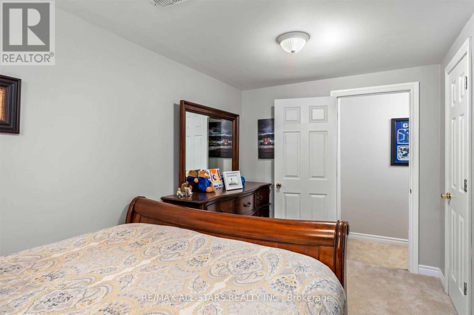 Bsmt - 4 Alice Avenue, Georgina, ON - Indoor Photo Showing Bedroom
