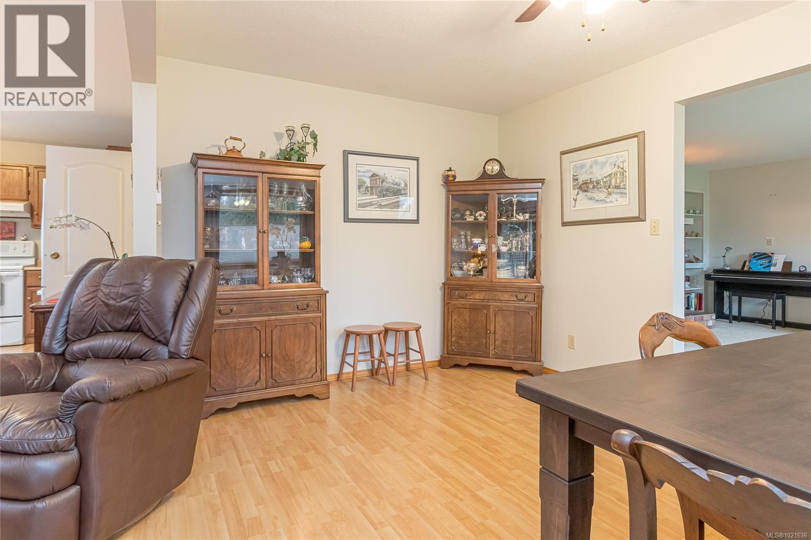507 Eaglecrest Dr, Qualicum Beach, BC - Indoor