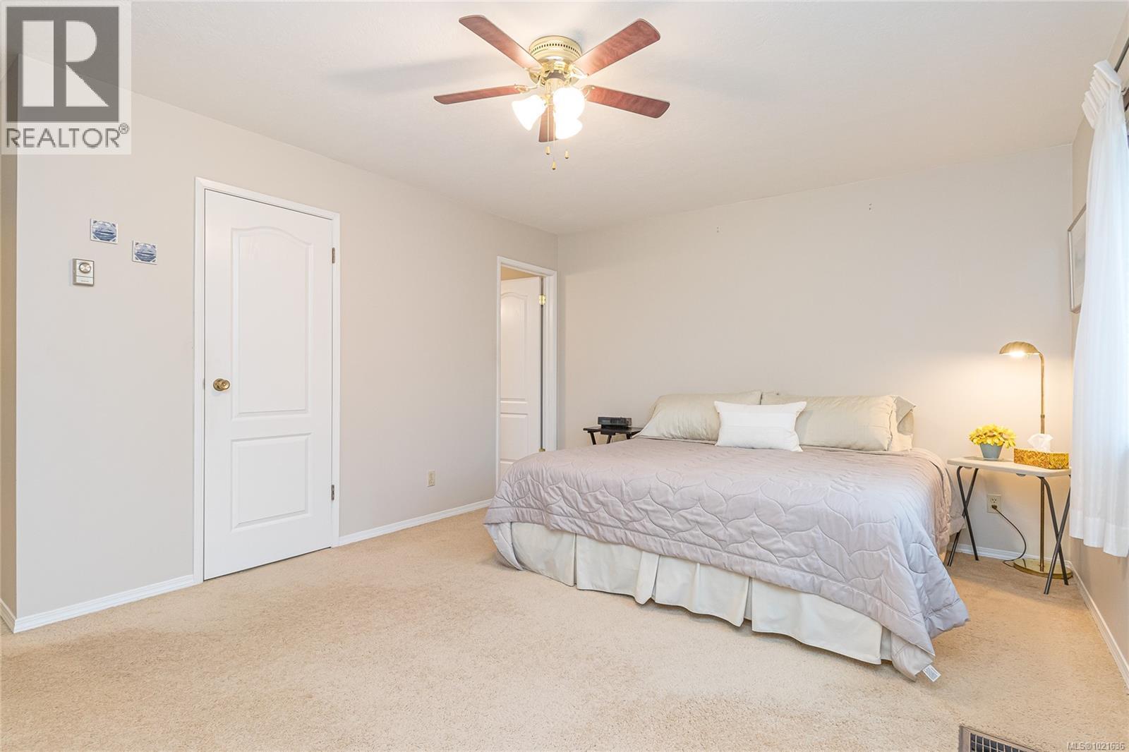 507 Eaglecrest Dr, Qualicum Beach, BC - Indoor Photo Showing Bedroom