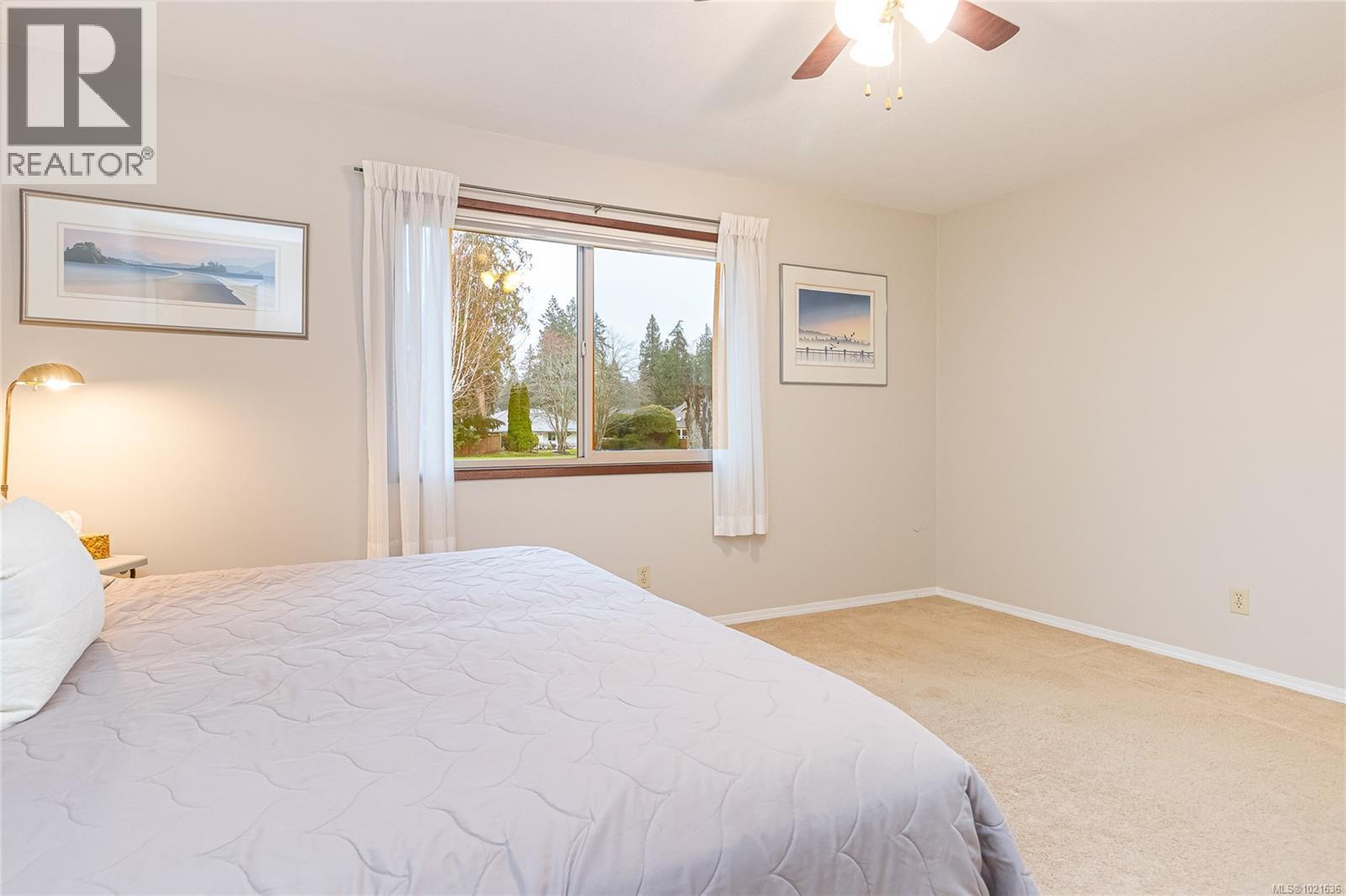 507 Eaglecrest Dr, Qualicum Beach, BC - Indoor Photo Showing Bedroom