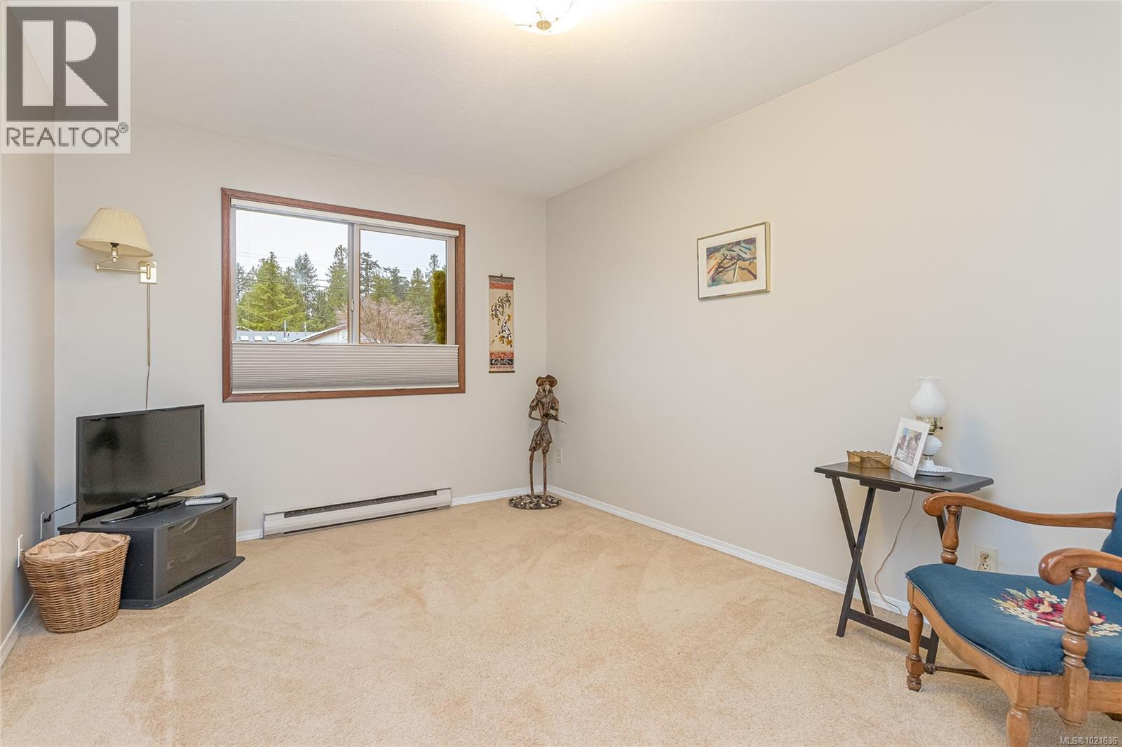 507 Eaglecrest Dr, Qualicum Beach, BC - Indoor Photo Showing Other Room