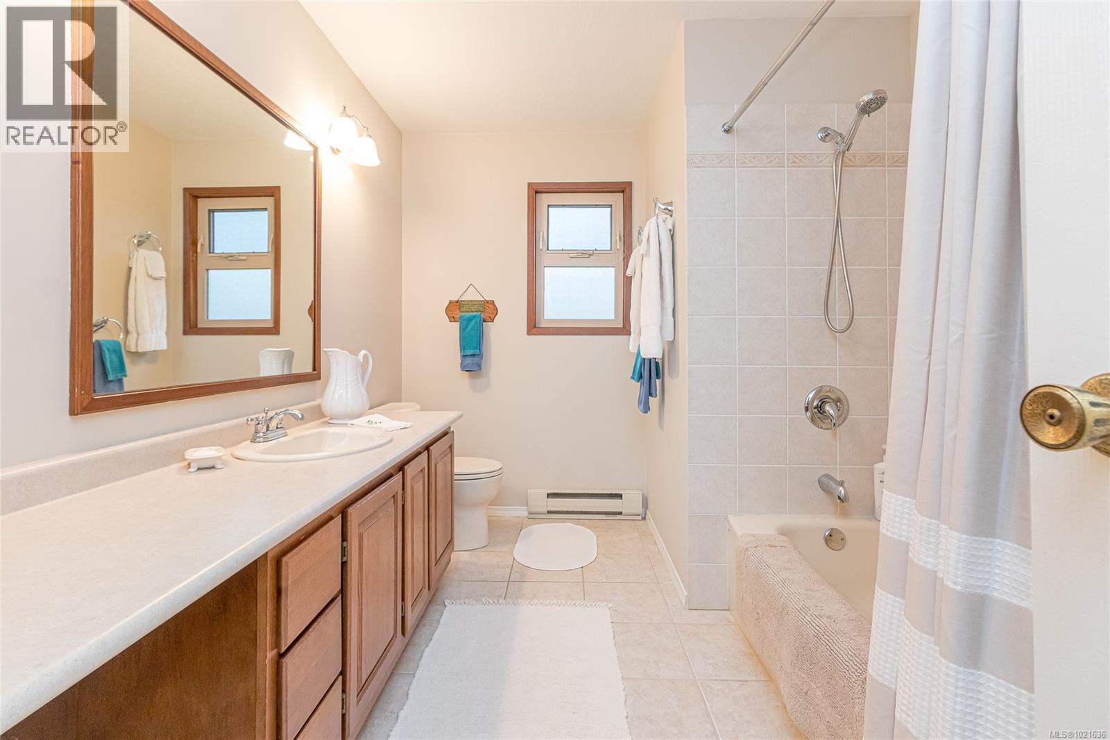 507 Eaglecrest Dr, Qualicum Beach, BC - Indoor Photo Showing Bathroom