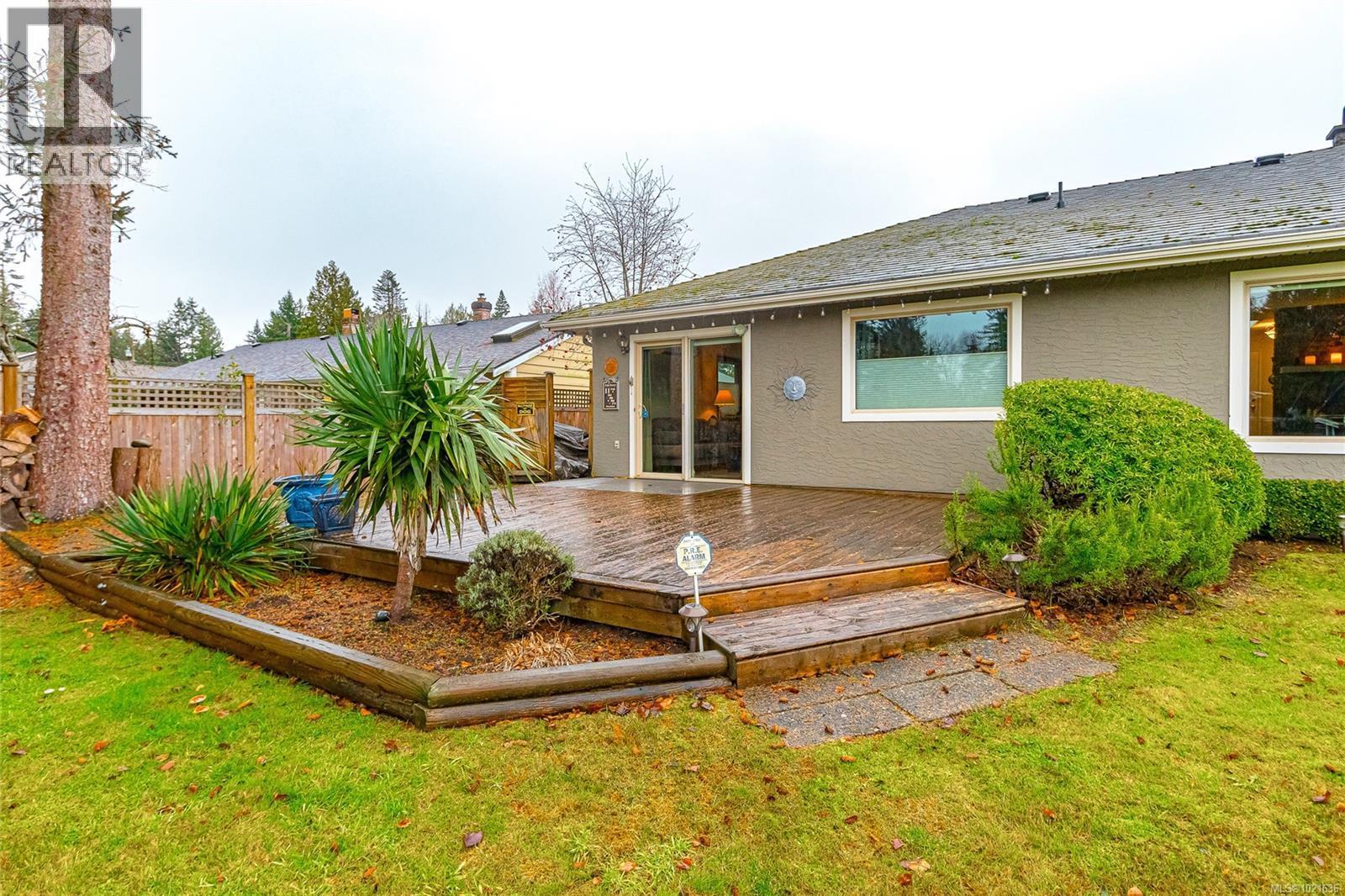 507 Eaglecrest Dr, Qualicum Beach, BC - Outdoor With Deck Patio Veranda