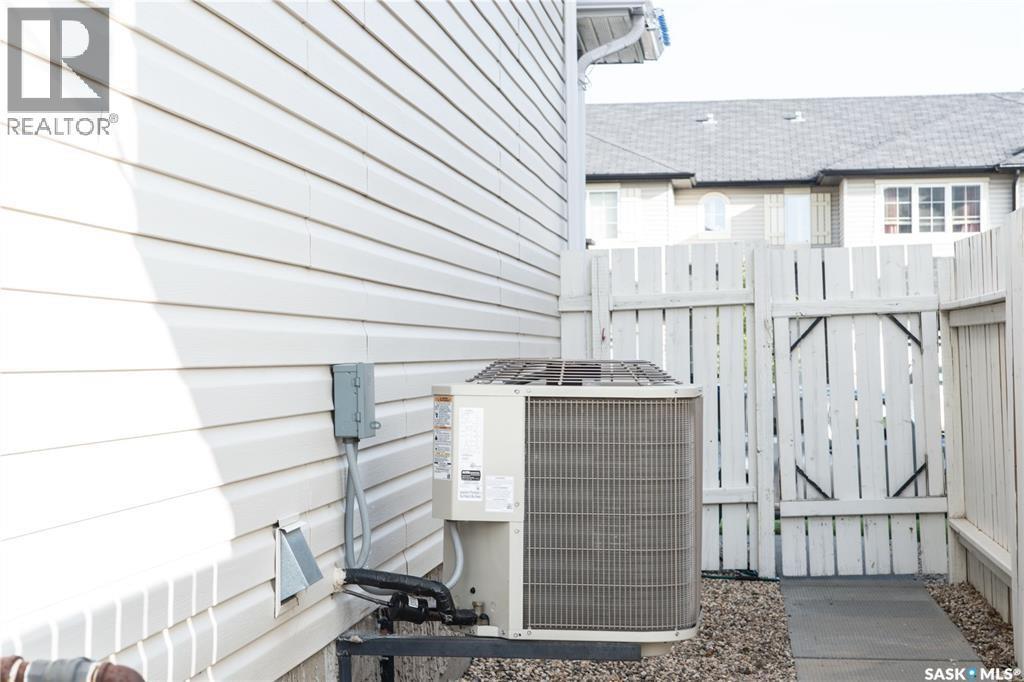 110 Lynd Crescent, Saskatoon, SK - Outdoor With Exterior