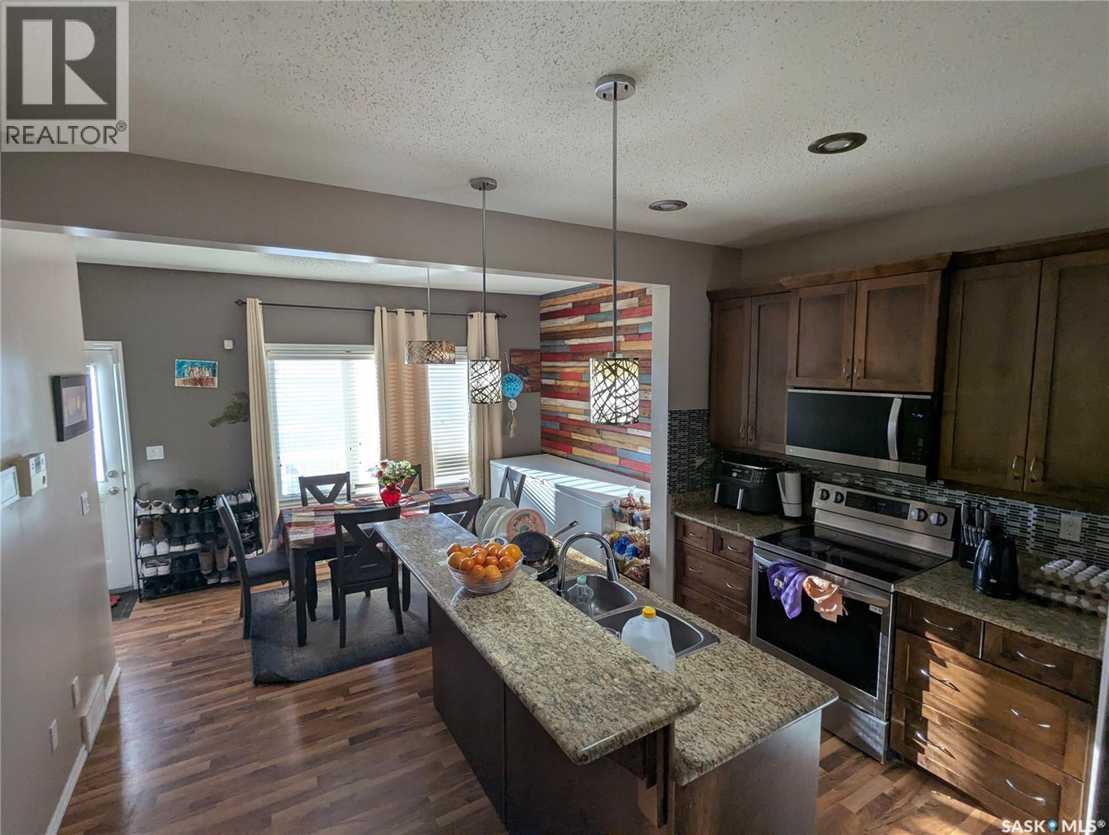 110 Lynd Crescent, Saskatoon, SK - Indoor Photo Showing Kitchen