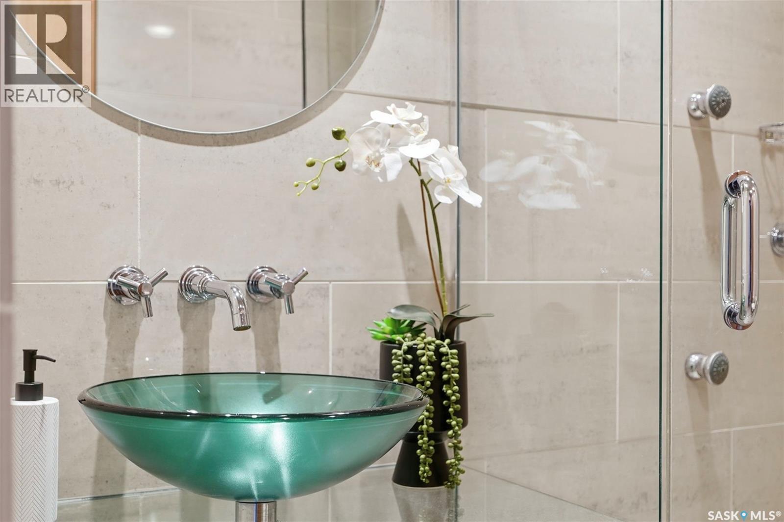 2504/2505 311 6Th Avenue N, Saskatoon, SK - Indoor Photo Showing Bathroom