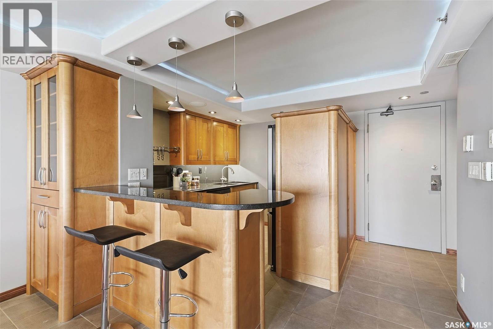 2504/2505 311 6Th Avenue N, Saskatoon, SK - Indoor Photo Showing Kitchen