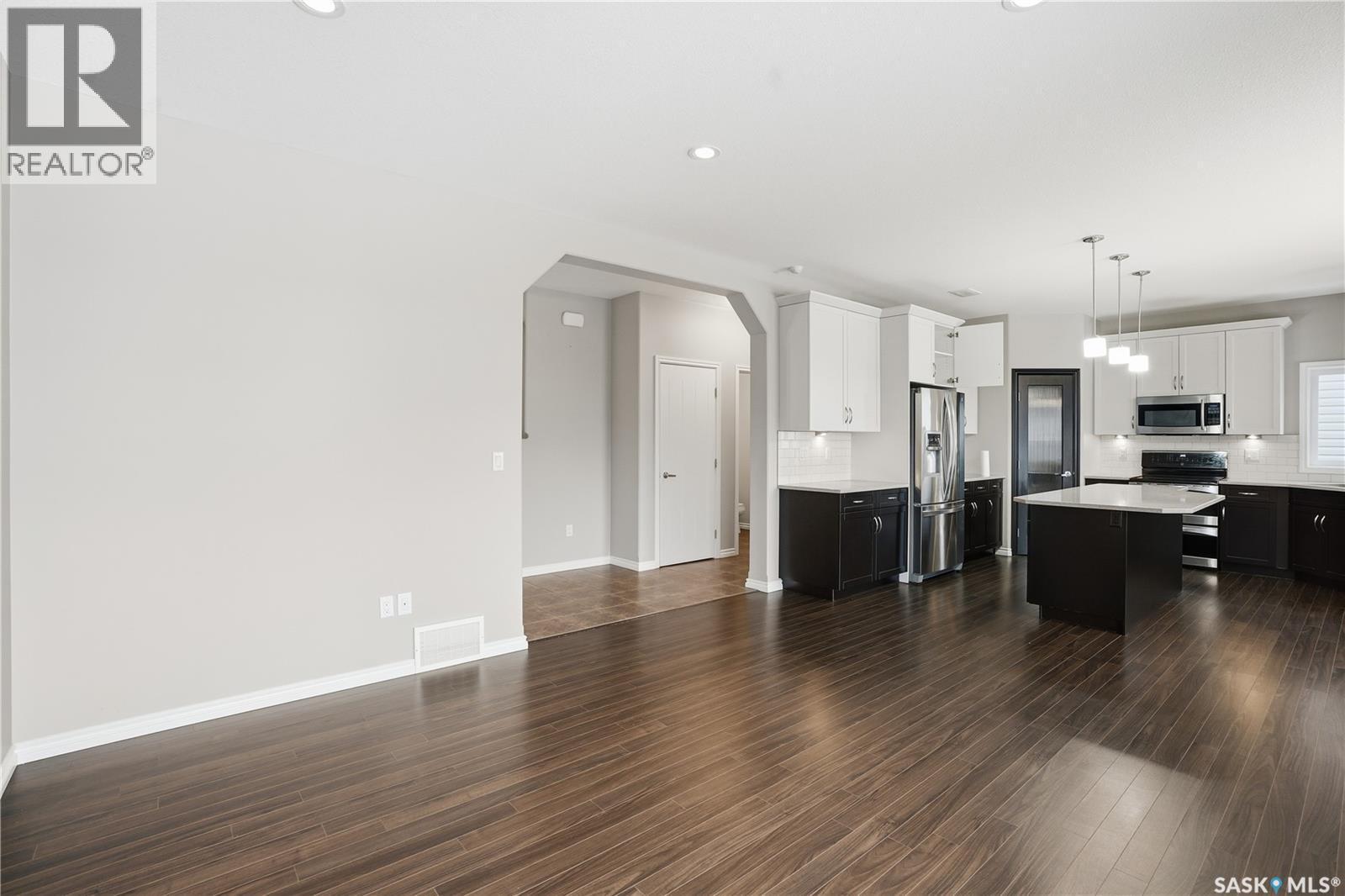 1107 Werschner Crescent, Saskatoon, SK - Indoor Photo Showing Kitchen With Stainless Steel Kitchen With Upgraded Kitchen