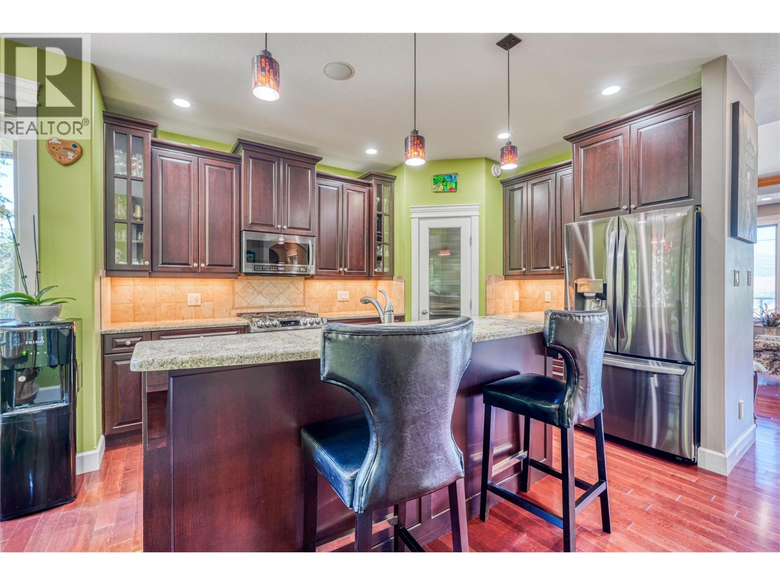 40 Kestrel Place Unit# 30, Vernon, BC - Indoor Photo Showing Kitchen With Upgraded Kitchen