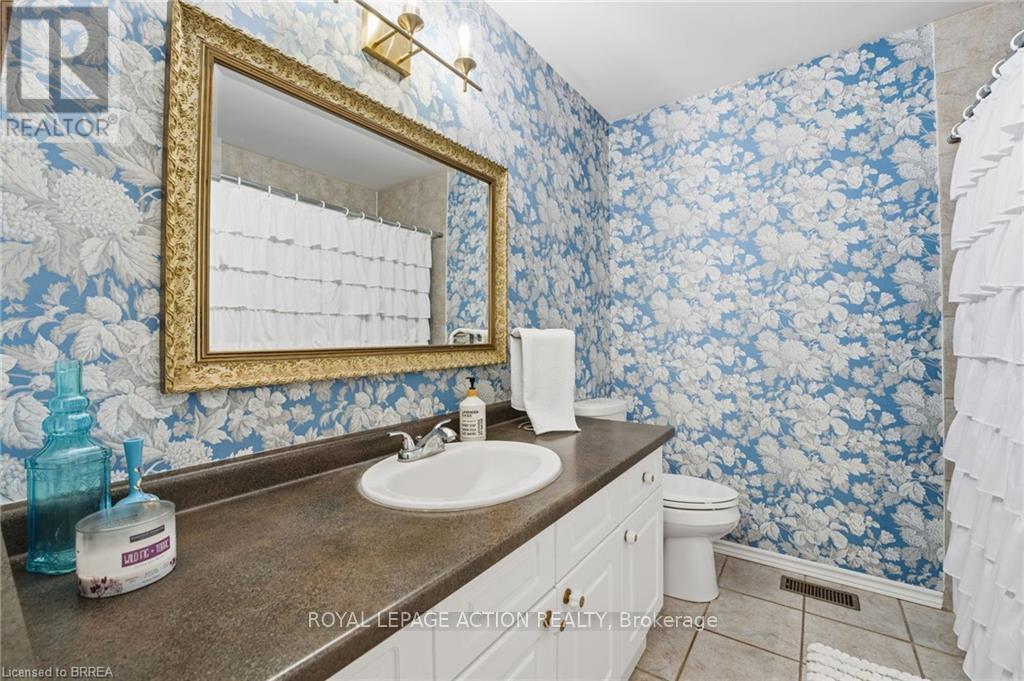 14 Dunton Lane, Brant, ON - Indoor Photo Showing Bathroom