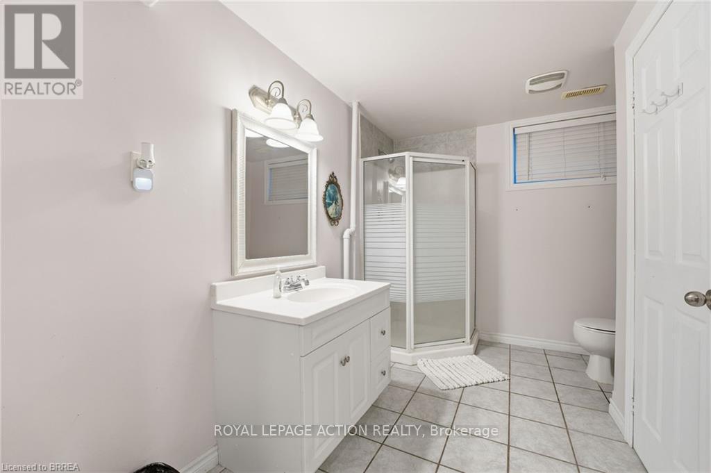 14 Dunton Lane, Brant, ON - Indoor Photo Showing Bathroom