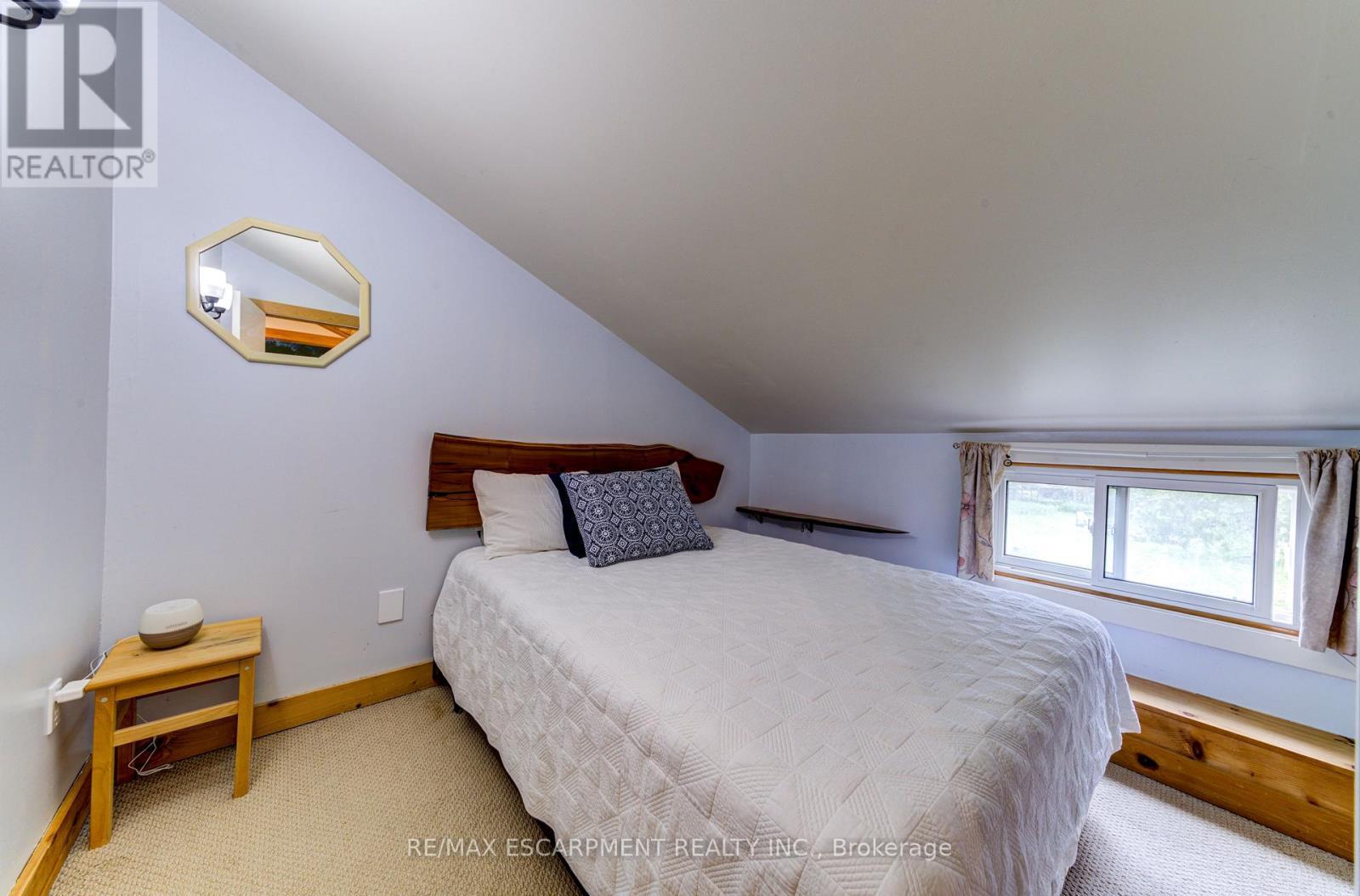 109 Hope Street, Blue Mountains, ON - Indoor Photo Showing Bedroom