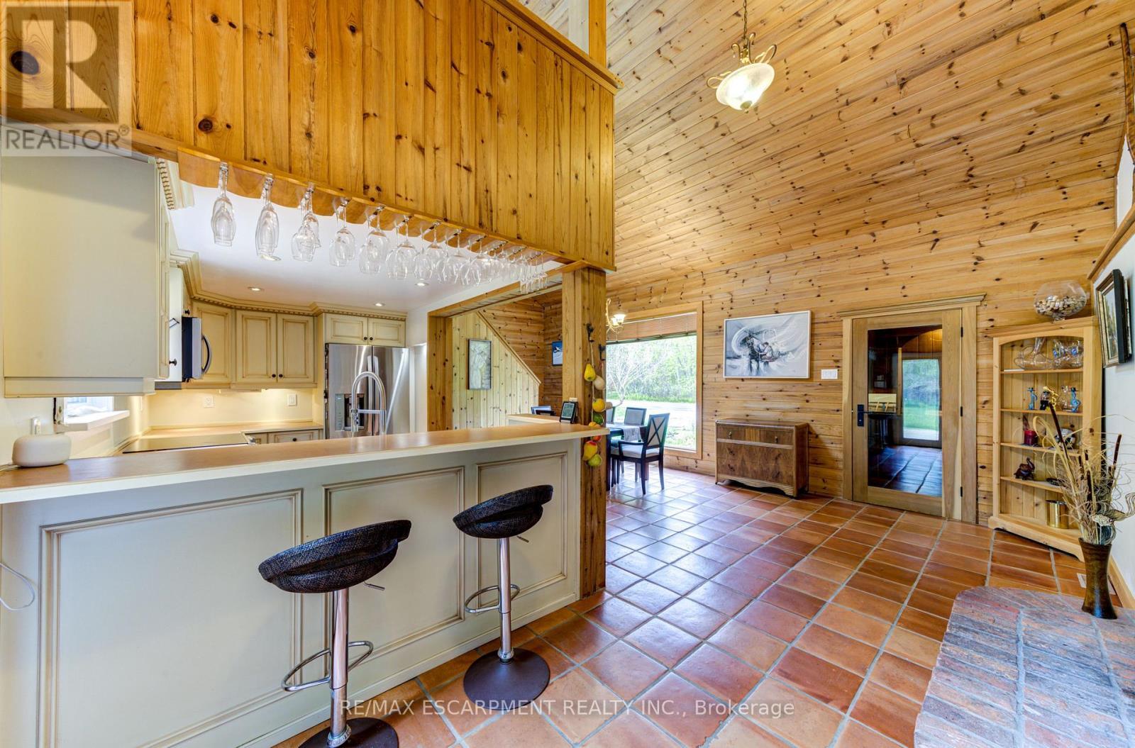 109 Hope Street, Blue Mountains, ON - Indoor Photo Showing Kitchen