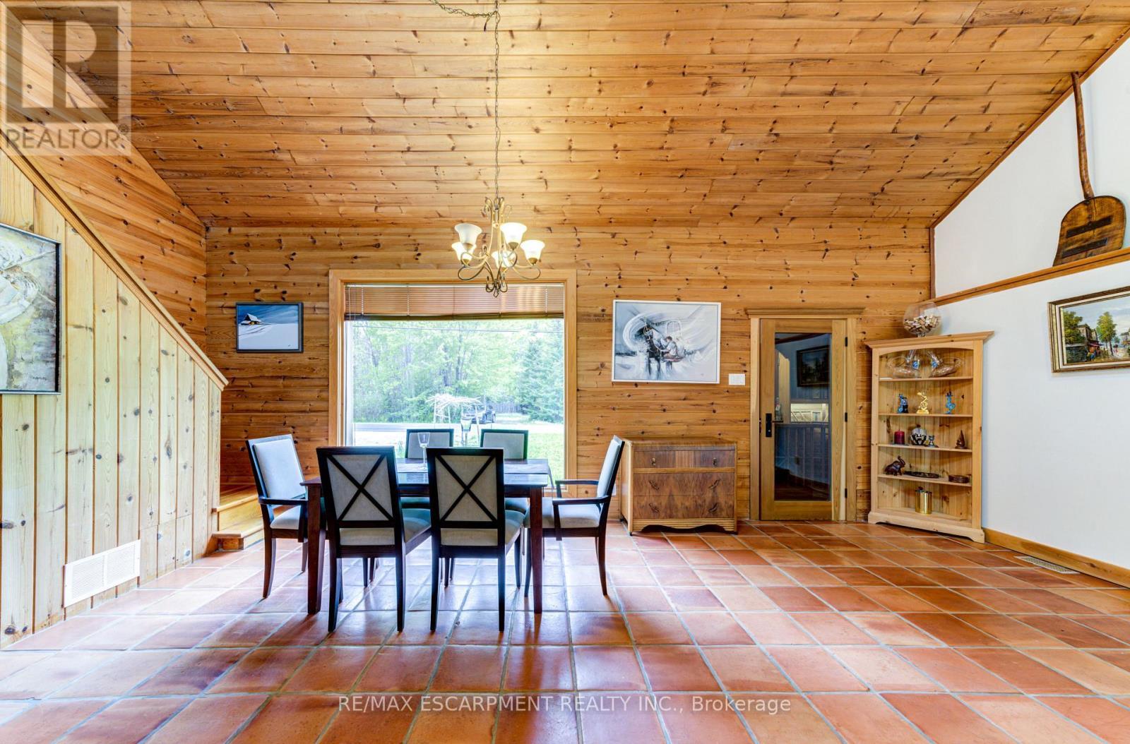 109 Hope Street, Blue Mountains, ON - Indoor Photo Showing Dining Room