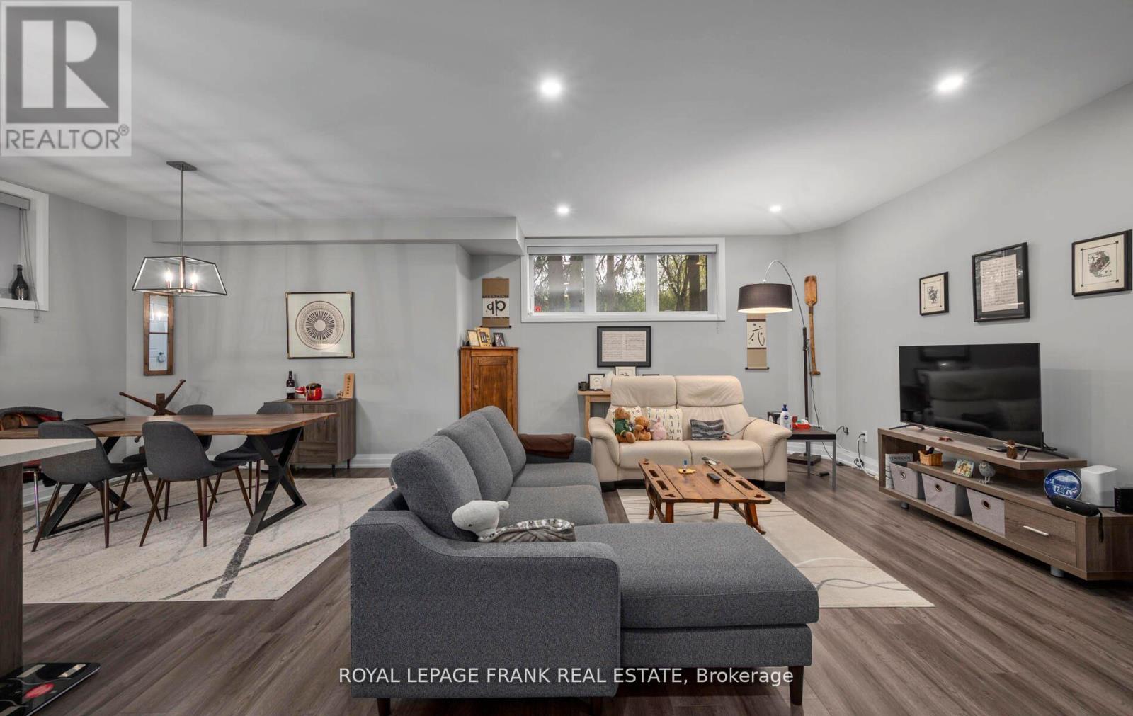 16040 Simcoe Street, Scugog (Port Perry), ON - Indoor Photo Showing Living Room
