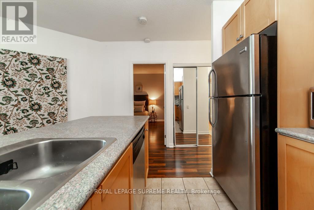202 - 1600 Keele Street, Toronto, ON - Indoor Photo Showing Kitchen