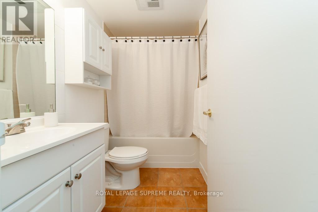 202 - 1600 Keele Street, Toronto, ON - Indoor Photo Showing Bathroom