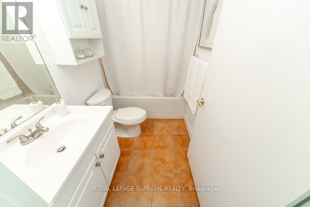 202 - 1600 Keele Street, Toronto, ON - Indoor Photo Showing Bathroom