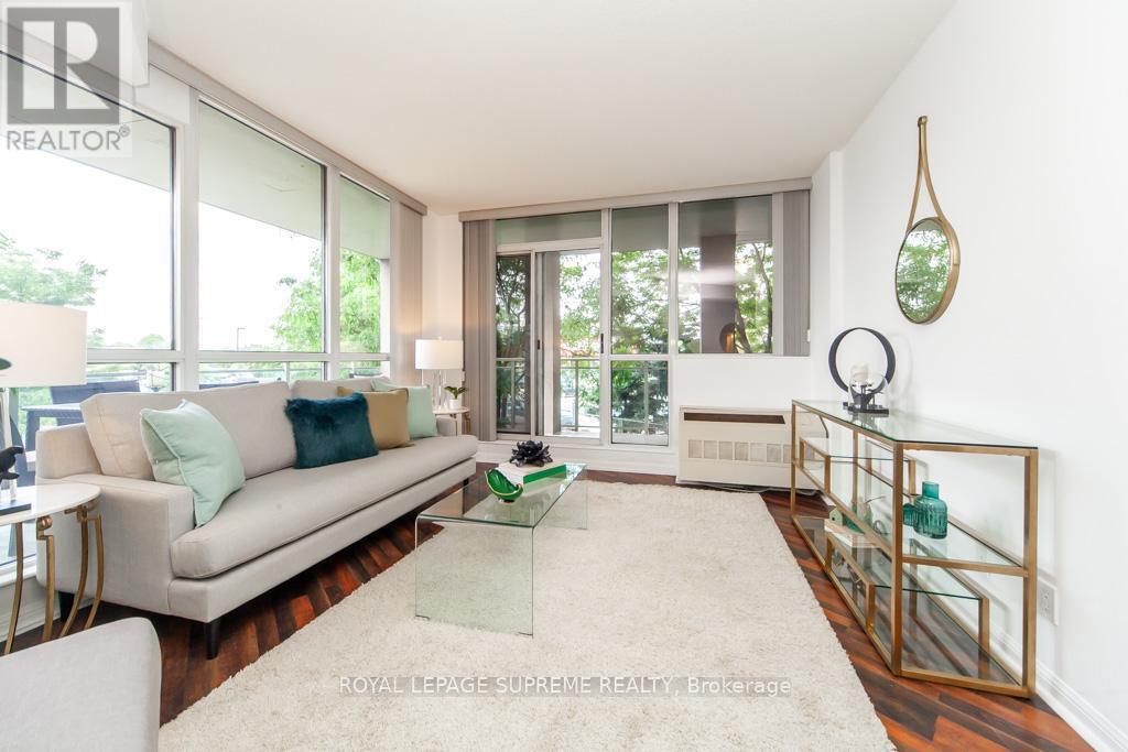 202 - 1600 Keele Street, Toronto, ON - Indoor Photo Showing Living Room