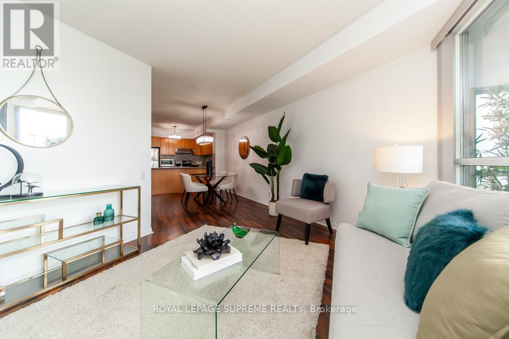 202 - 1600 Keele Street, Toronto, ON - Indoor Photo Showing Living Room