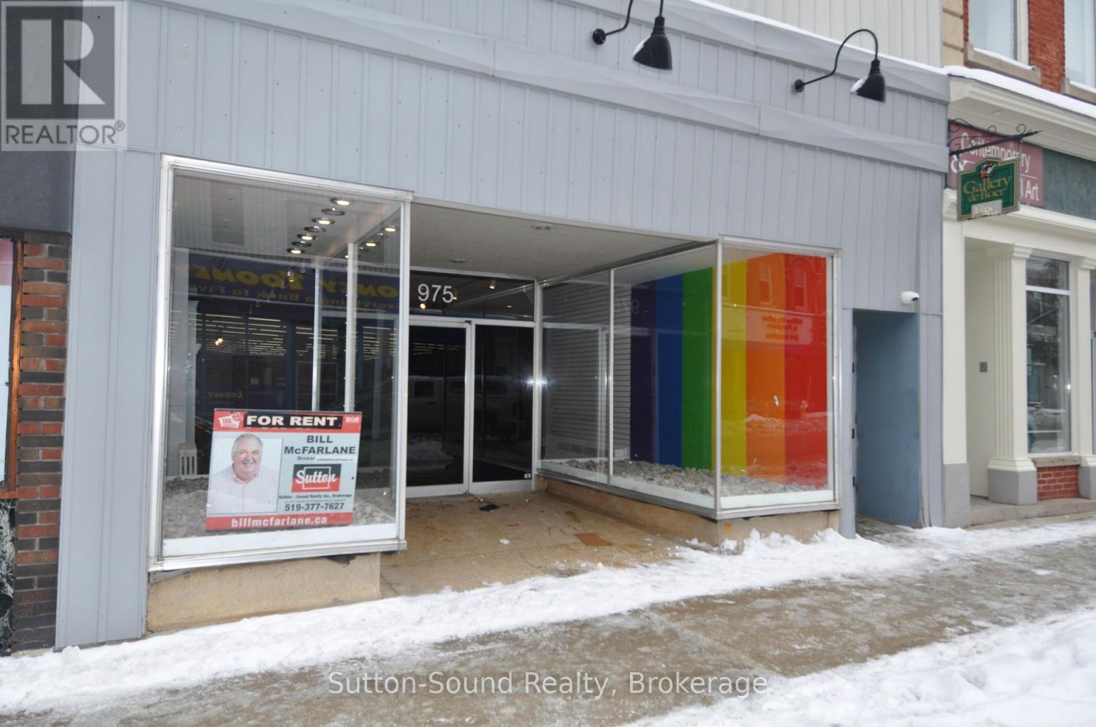 Big Display windows - 975 2Nd Avenue E, Owen Sound, ON