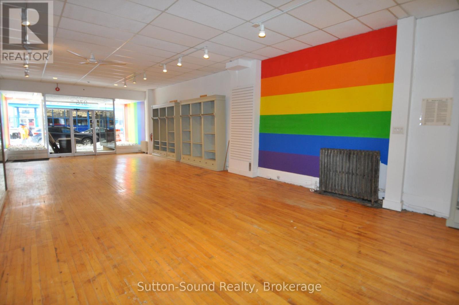 Front of Store - 975 2Nd Avenue E, Owen Sound, ON