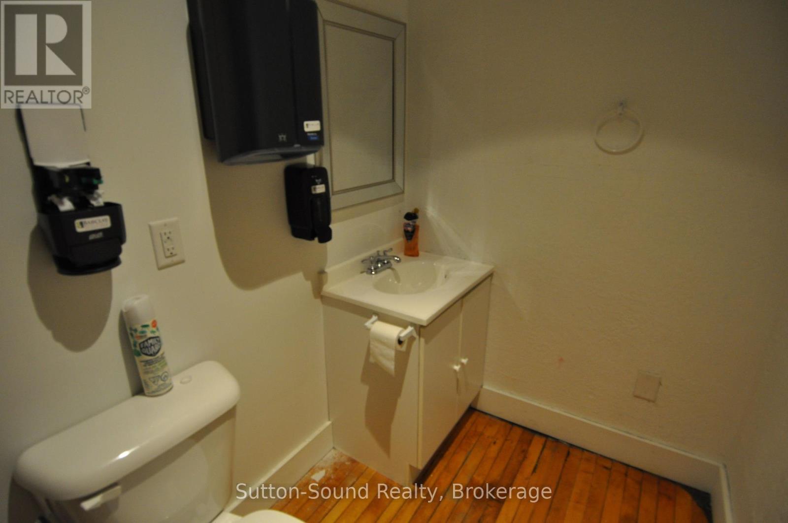 Bathroom - 975 2Nd Avenue E, Owen Sound, ON