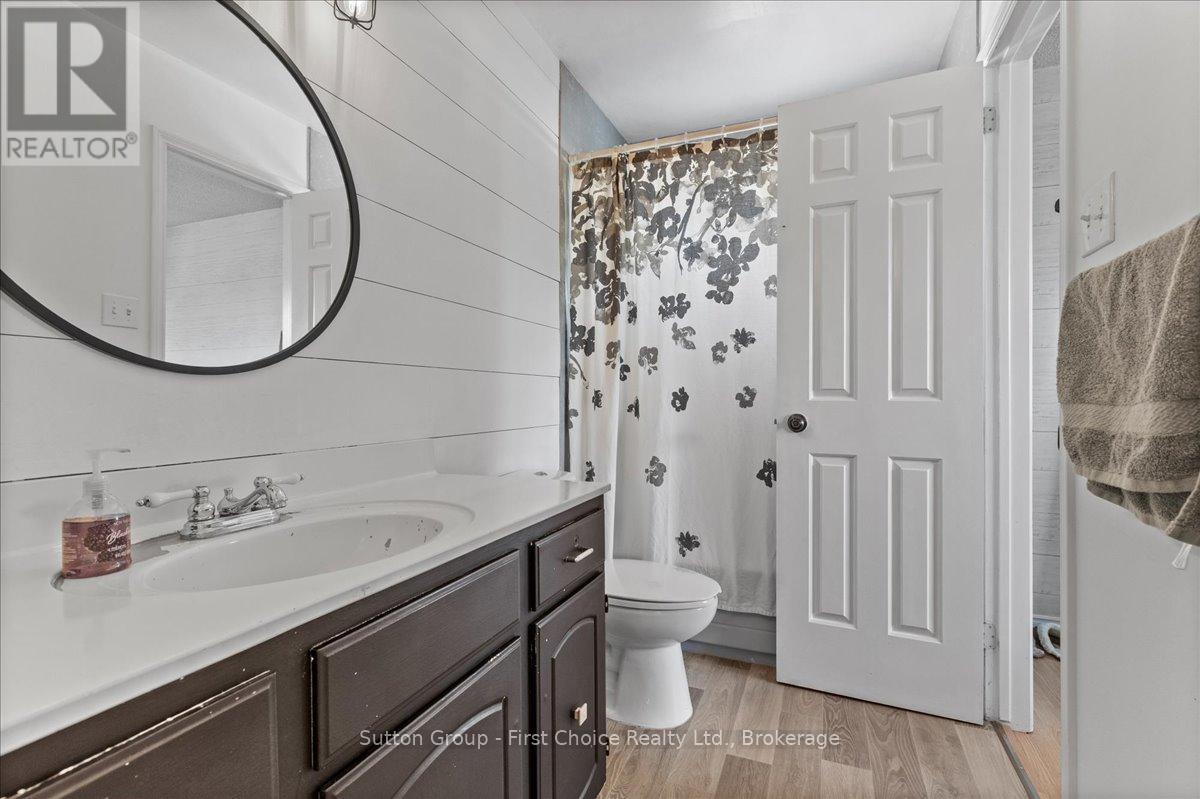 7 Kenner Crescent, Stratford, ON - Indoor Photo Showing Bathroom