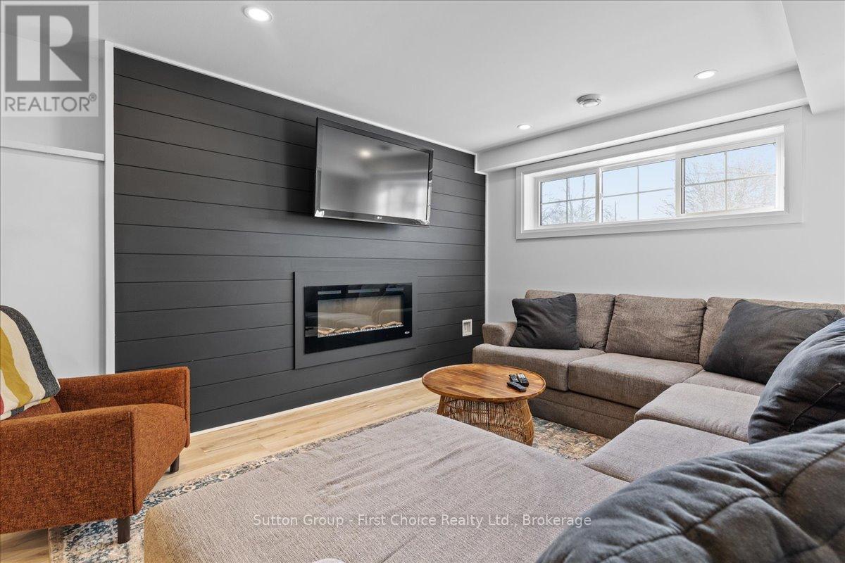 7 Kenner Crescent, Stratford, ON - Indoor Photo Showing Living Room With Fireplace