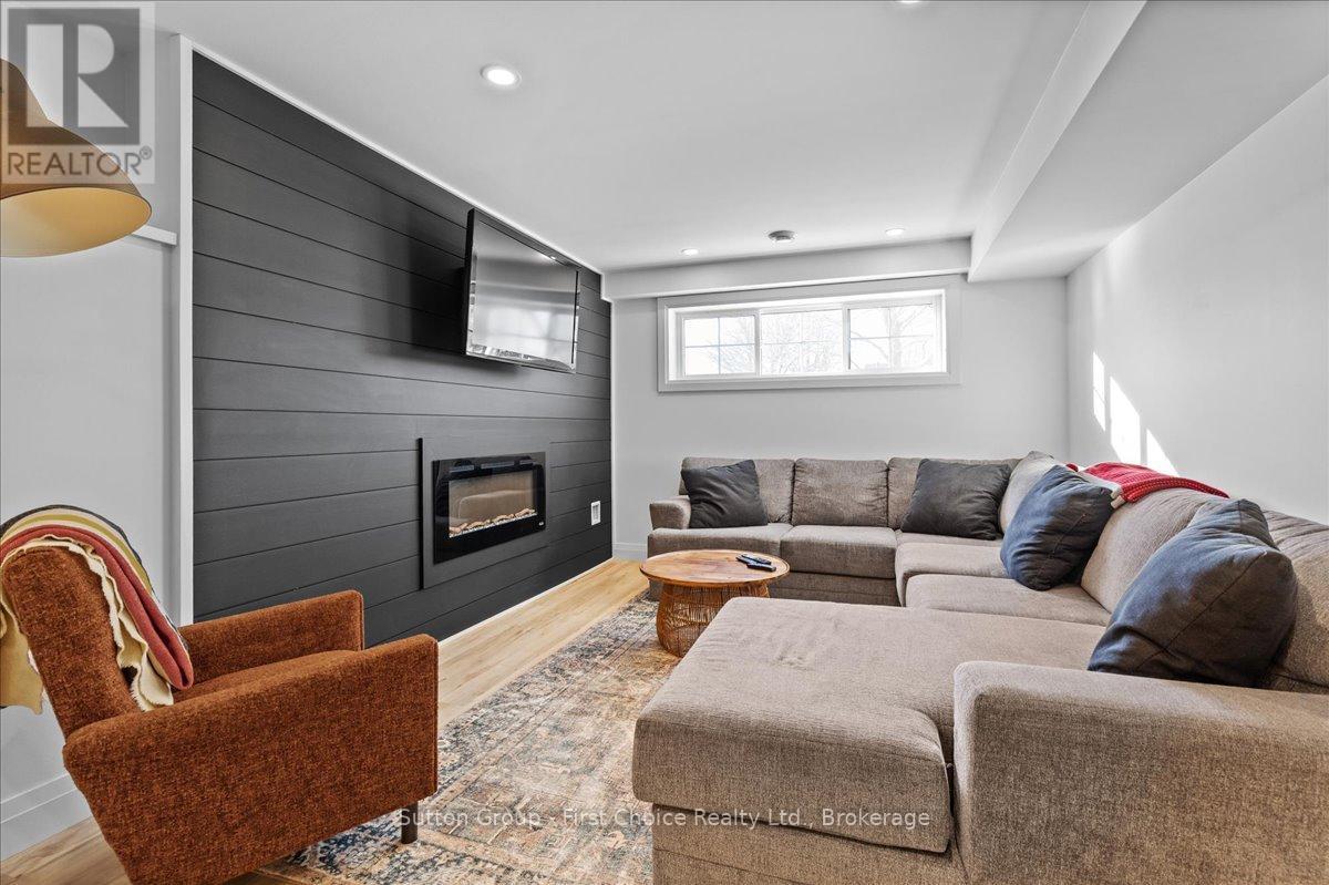7 Kenner Crescent, Stratford, ON - Indoor Photo Showing Living Room With Fireplace