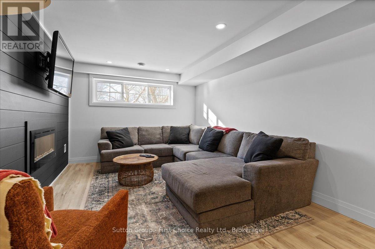 7 Kenner Crescent, Stratford, ON - Indoor Photo Showing Living Room With Fireplace