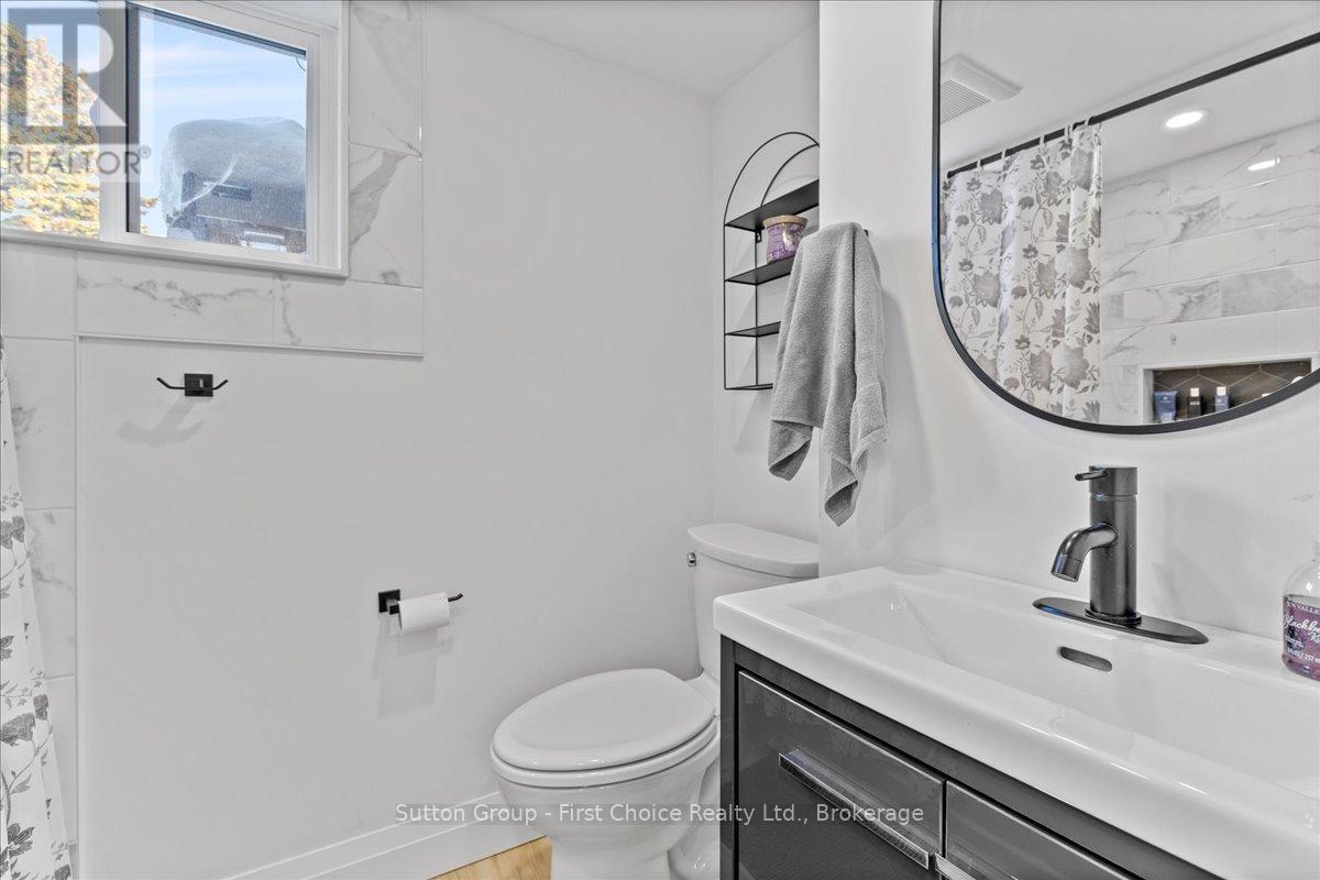 7 Kenner Crescent, Stratford, ON - Indoor Photo Showing Bathroom