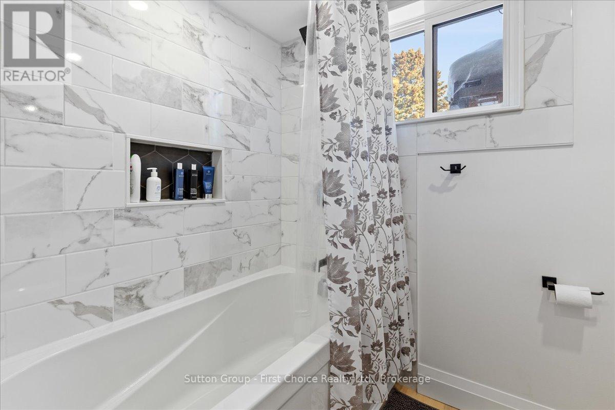 7 Kenner Crescent, Stratford, ON - Indoor Photo Showing Bathroom