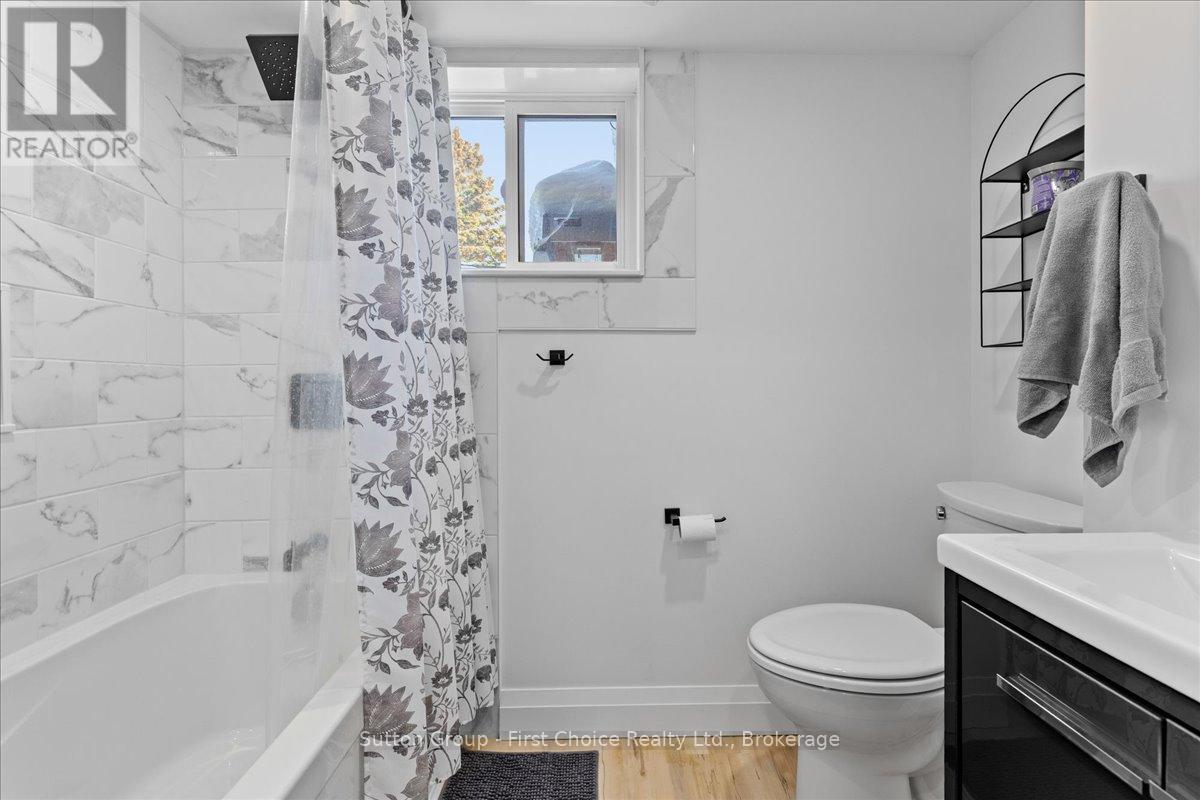 7 Kenner Crescent, Stratford, ON - Indoor Photo Showing Bathroom