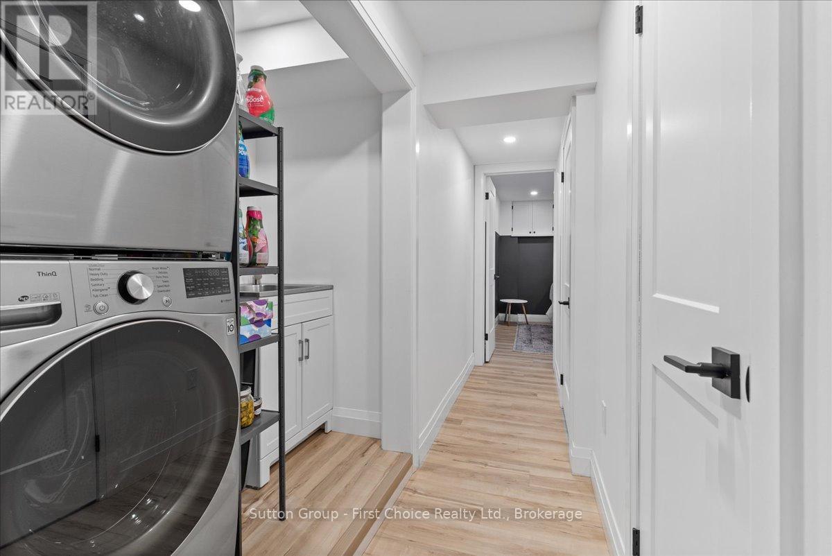 7 Kenner Crescent, Stratford, ON - Indoor Photo Showing Laundry Room
