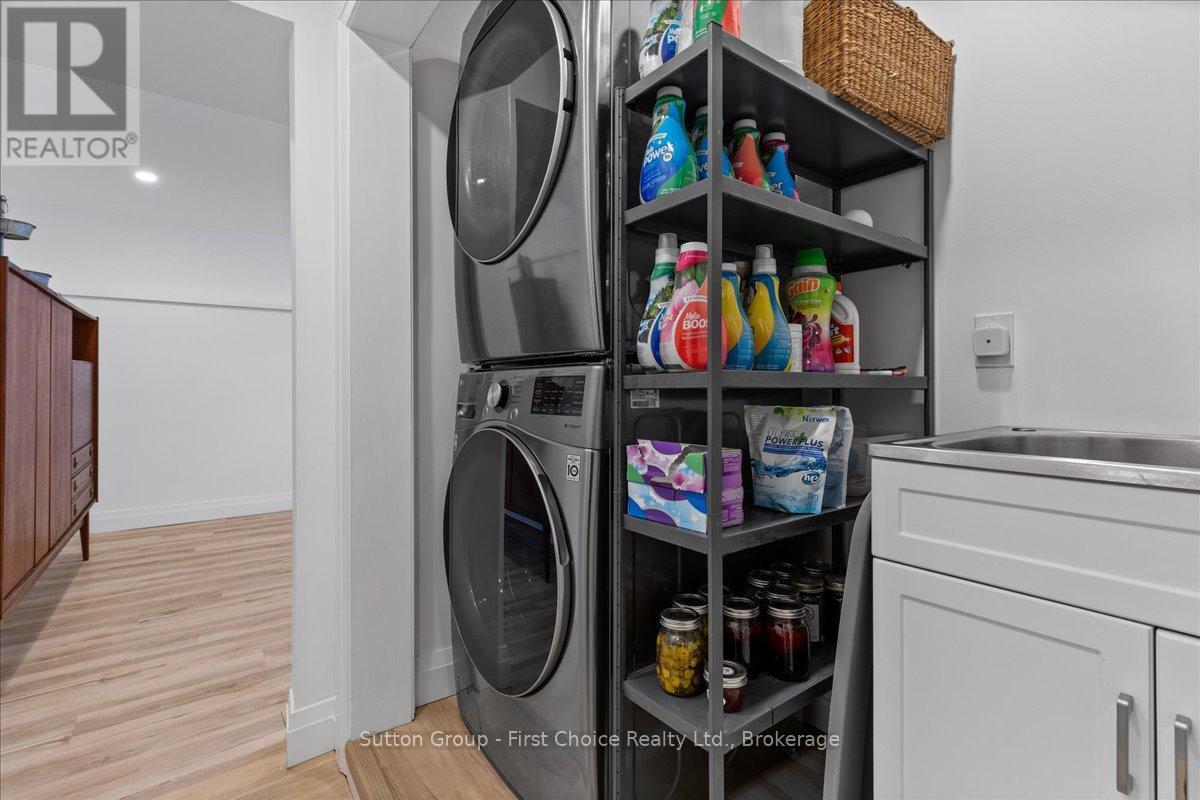 7 Kenner Crescent, Stratford, ON - Indoor Photo Showing Laundry Room