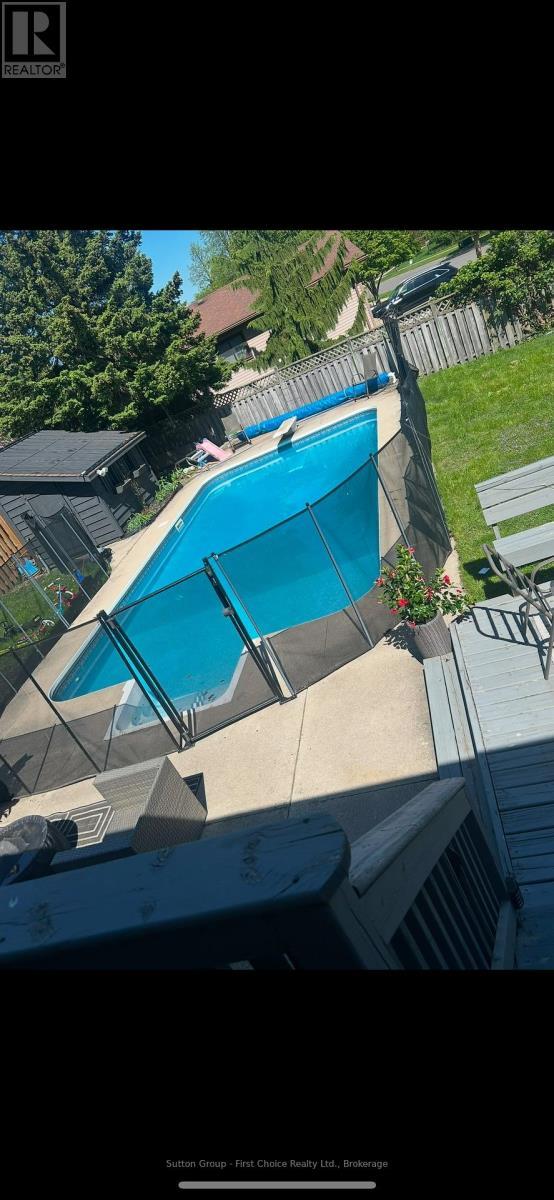 7 Kenner Crescent, Stratford, ON - Outdoor With In Ground Pool