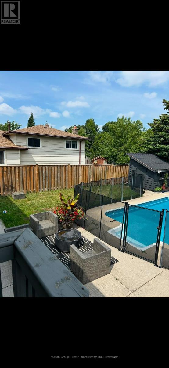 7 Kenner Crescent, Stratford, ON - Outdoor With In Ground Pool