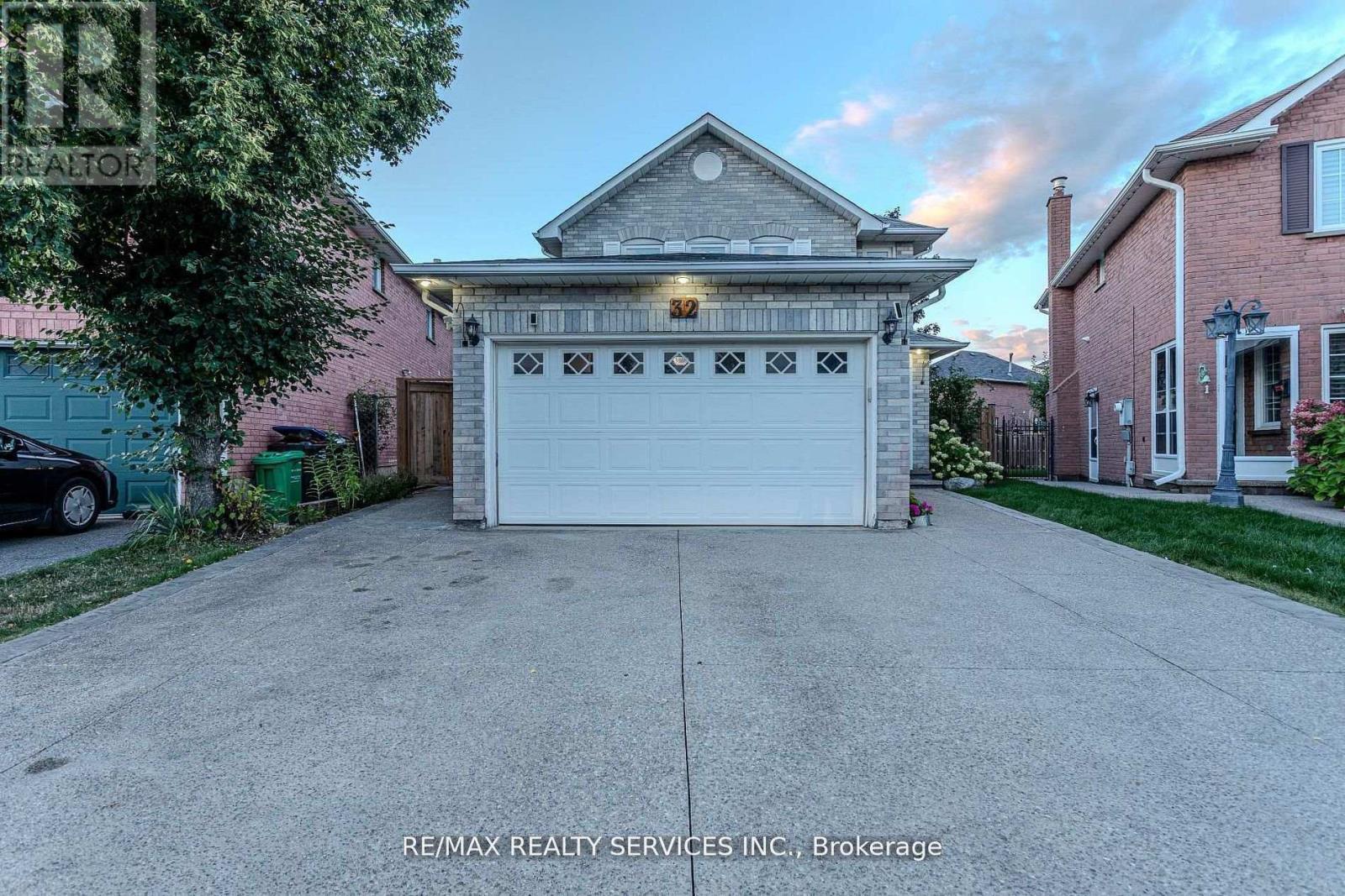 32 Heddon Court, Brampton, ON - Outdoor