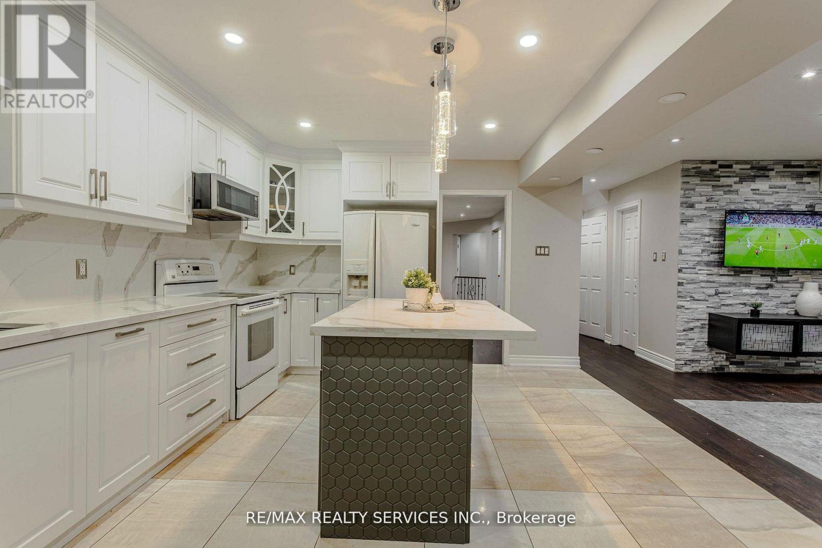 32 Heddon Court, Brampton, ON - Indoor Photo Showing Kitchen With Fireplace
