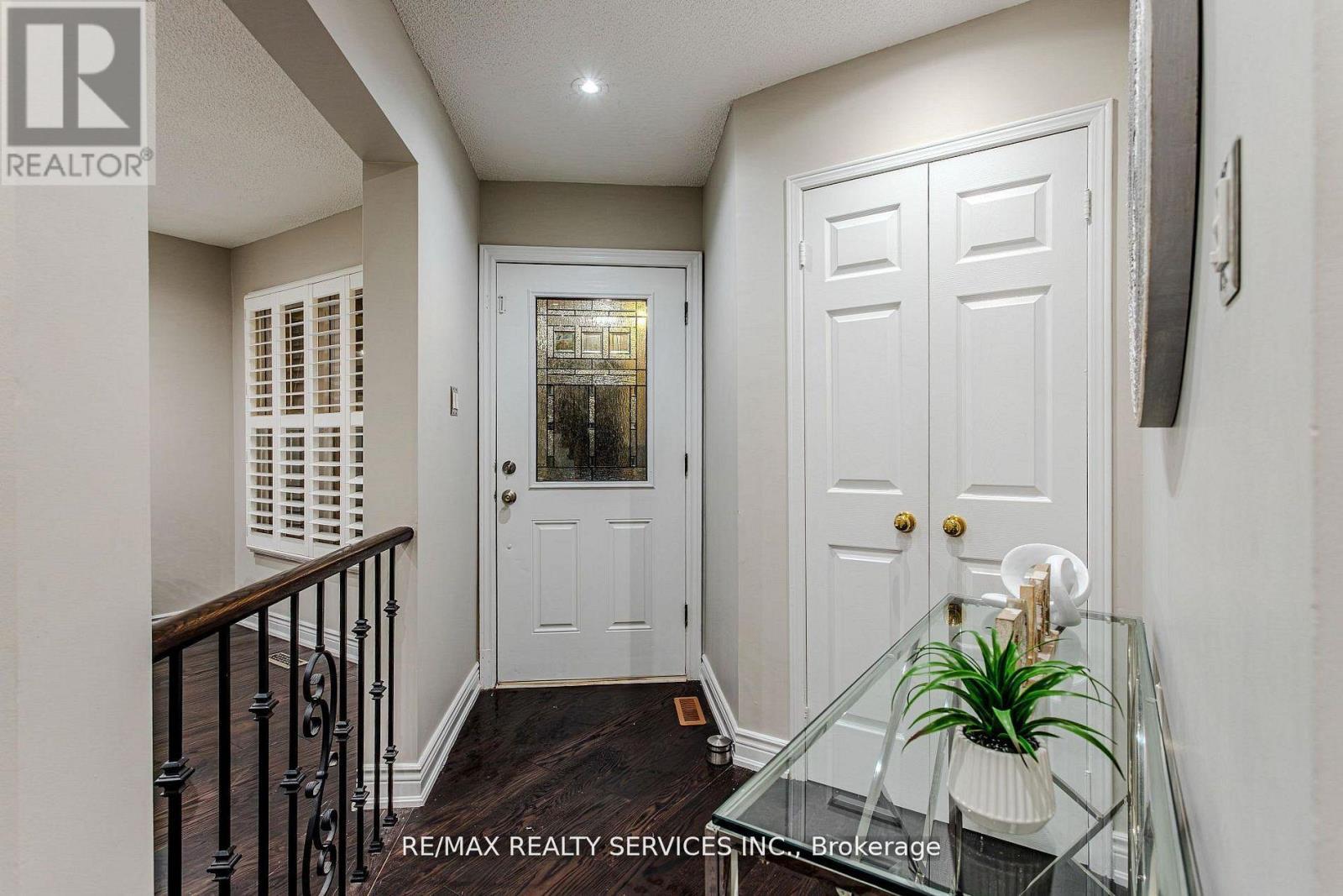 32 Heddon Court, Brampton, ON - Indoor Photo Showing Other Room